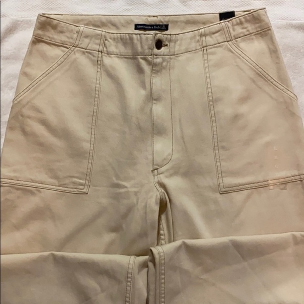 ABERCROMBIE AND FITCH KHAKI CARGO PANTS
